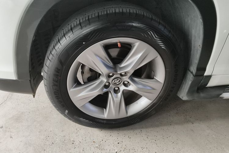 丰田 汉兰达 2017款 2.0T 两驱豪华版 7座车身外观6001