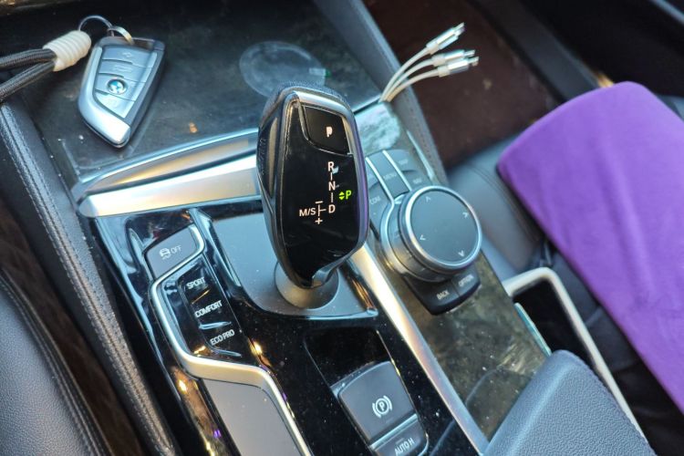 宝马5系 2018款 525Li M运动套装中控内饰18