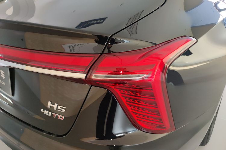 红旗H5 2024款 2.0T 自动智联旗畅版车身外观9