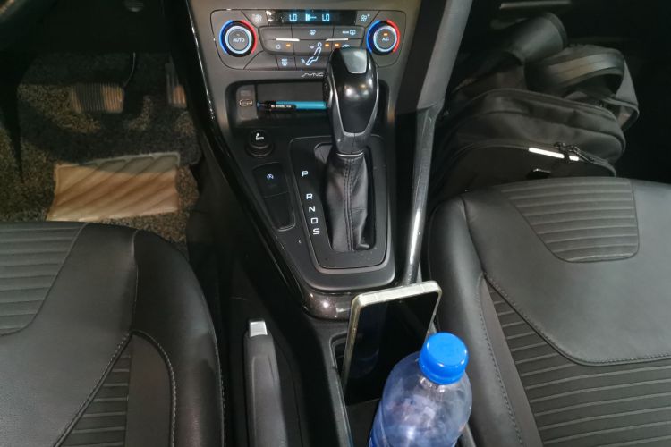 福特 福克斯 2015款 三厢 EcoBoost 125 自动超能风尚型局部细节18