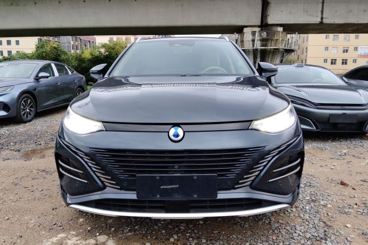 腾势N8 2023款 四驱超混旗舰七座版车身外观2