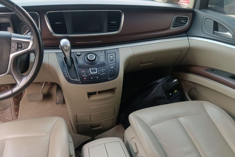 别克GL8 2018款 28T 尊贵型 国VI中控内饰16