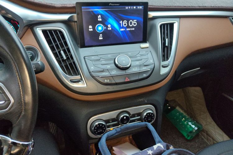 东南DX7 2015款 1.5T 自动尊贵型中控内饰16