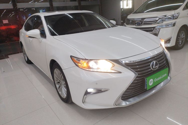 雷克萨斯ES 2015款 200 精英版车身外观3