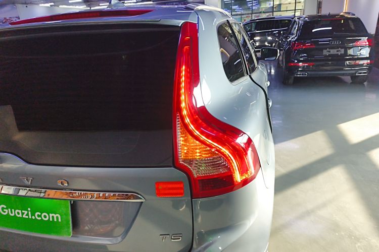 沃尔沃XC60 2017款 T5 智行升级版车身外观9