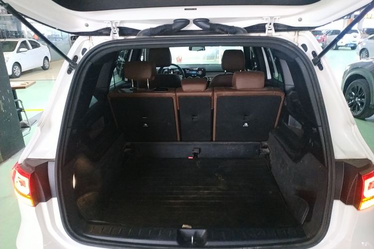 奔驰GLB 2023款 GLB 200 动感型局部细节23