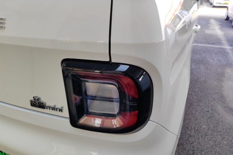 吉利银河 2024款 熊猫mini 200km 耐力熊车身外观9