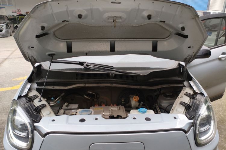 零跑汽车 零跑T03 2023款 310轻享版机舱底盘24