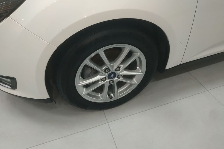 福特 福克斯 2017款 三厢 EcoBoost 180 自动精英型车身外观6007