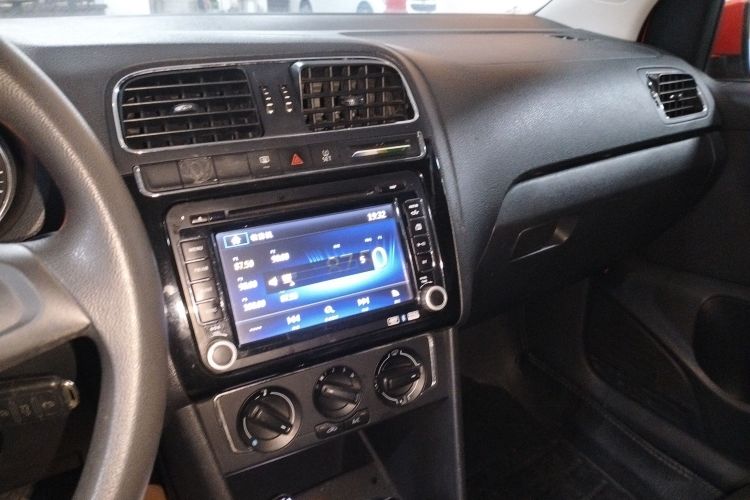 大众 Polo 2014款 1.4L 自动舒适版中控内饰16