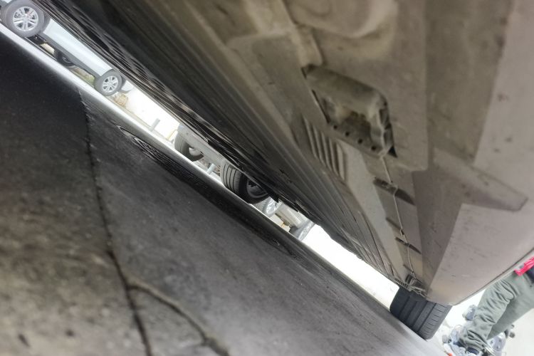 奔驰C级 2022款 改款 C 260 L 运动版局部细节9004