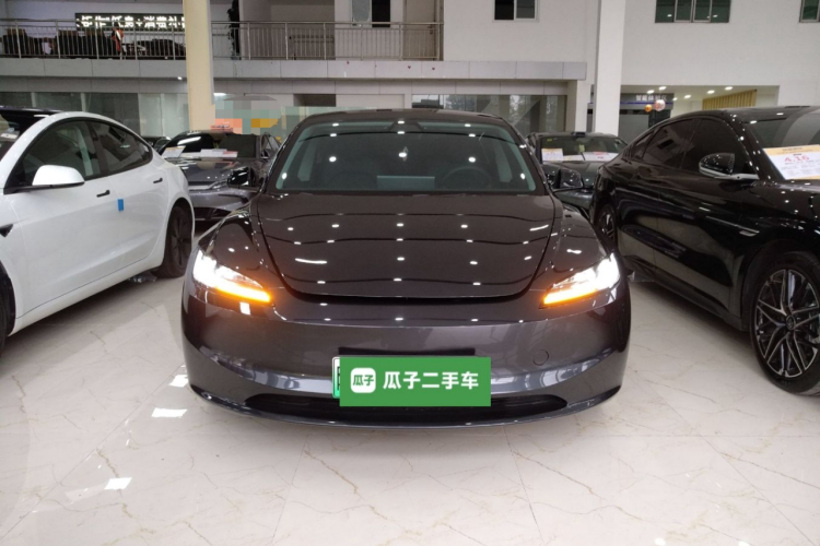 特斯拉 Model 3 2023款 后轮驱动版车身外观2