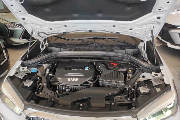 宝马X1 2018款 sDrive18Li 尊享型机舱底盘24