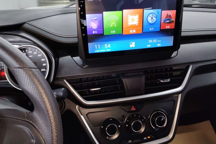 五菱汽车 五菱宏光S3 2018款 1.5L 手动标准型 国V中控内饰16