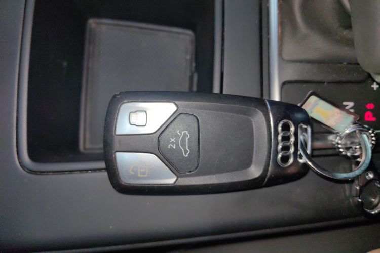 奥迪A4L 2024款 40 TFSI 时尚动感型中控内饰11