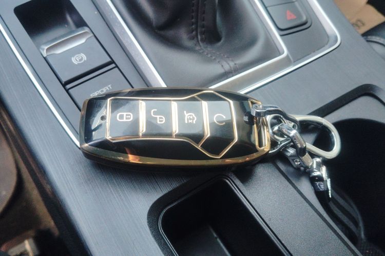 比亚迪 秦Pro 2020款 超越版 1.5TI 自动尊贵型中控内饰7001