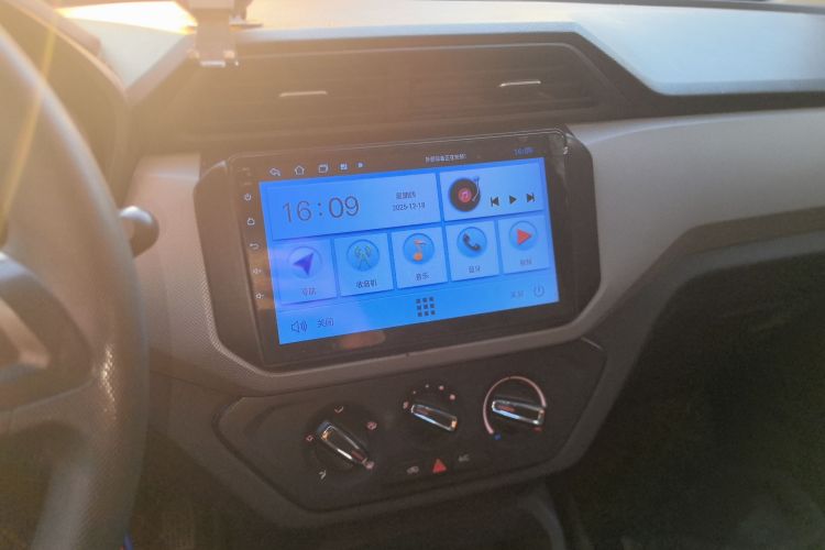 五菱汽车 五菱宏光 2019款 1.5L S标准型国VI LAR中控内饰16