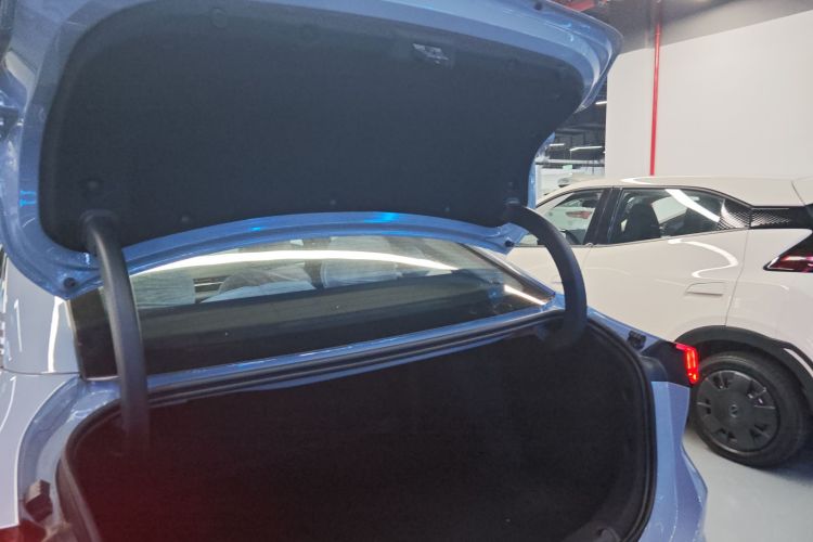 吉利银河 银河L6 2024款 125km PLUS 龙腾版机舱底盘23