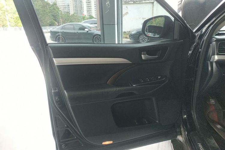 丰田 汉兰达 2015款 2.0T 四驱豪华版 7座中控内饰7007