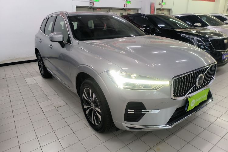 沃尔沃XC60 2024款 B5 四驱智逸豪华版车身外观3