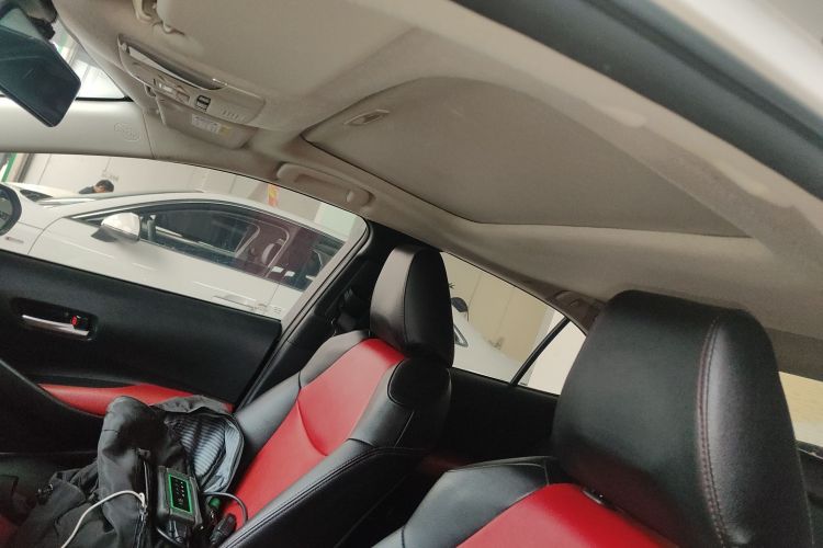 丰田 卡罗拉 2019款 1.2T S-CVT GL-i精英版局部细节22