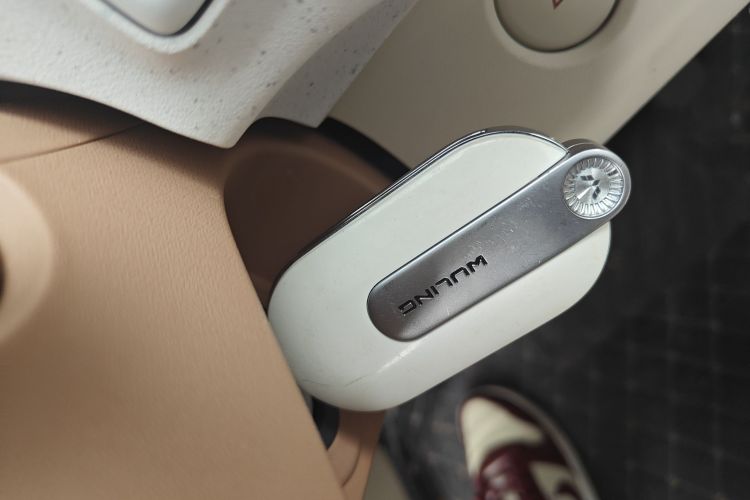 五菱汽车 宏光MINIEV 2024款 第三代 215km 进阶版中控内饰7001