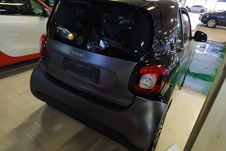 smart fortwo 2019款 0.9T 66千瓦硬顶风擎版 国VI车身外观6005