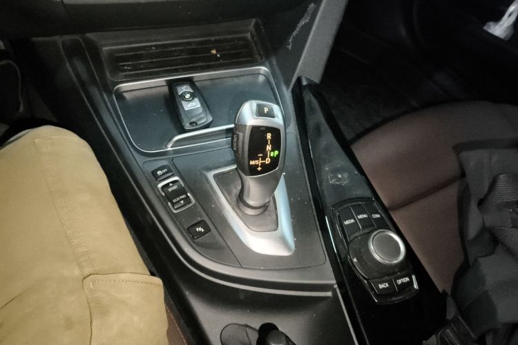 宝马3系 2018款 320Li 时尚型中控内饰18