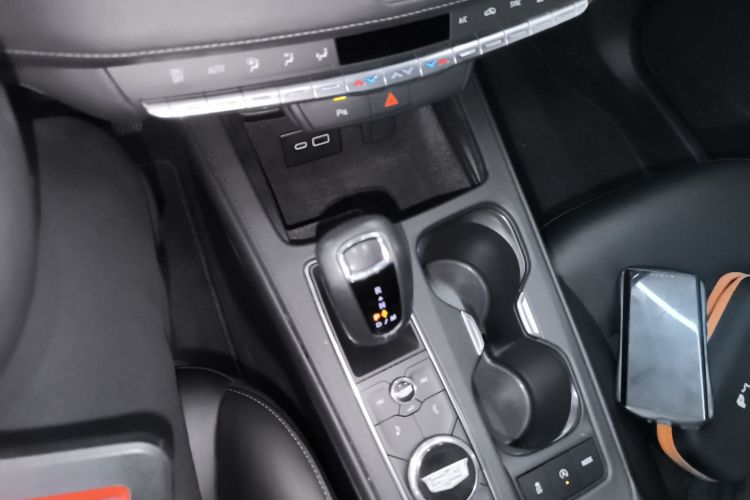 凯迪拉克XT4 2018款 28T 两驱技术型中控内饰18