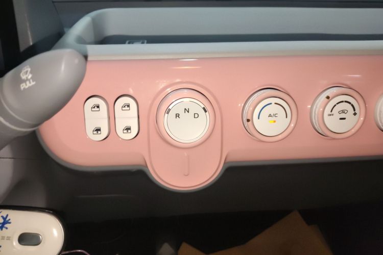 奔腾小马 2025款 222km 闪电马中控内饰18