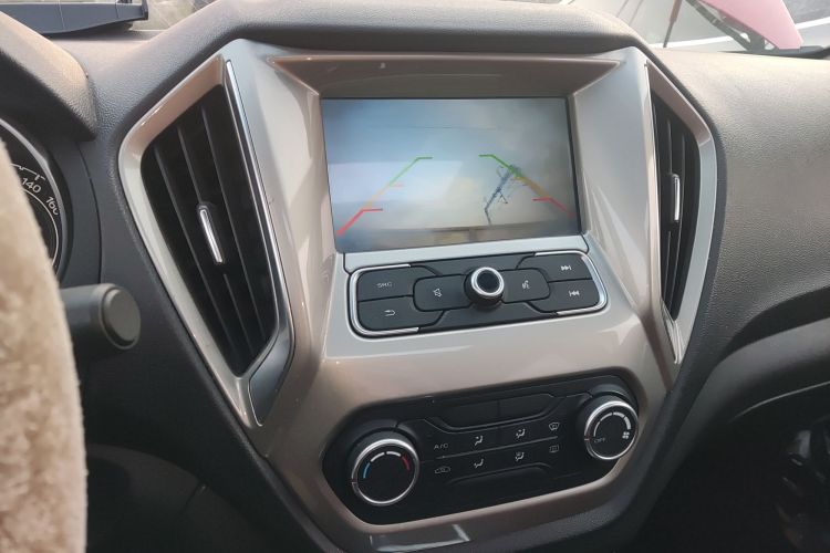 名爵 锐行 2016款 1.5L 自动超值豪华版中控内饰16