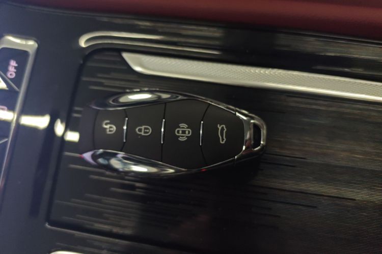 红旗H5 PHEV 2025款 130 超混版中控内饰11