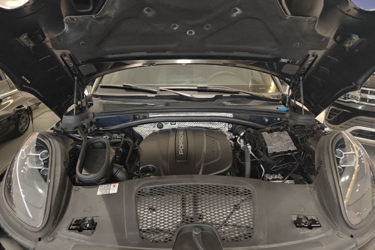保时捷 2020款 Macan 2.0T机舱底盘24