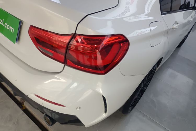 宝马1系 2021款 125i M运动曜夜版车身外观9