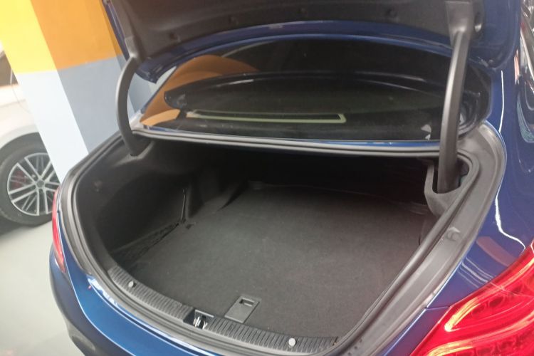 奔驰C级 2018款 C 200 L 运动版 成就特别版局部细节23