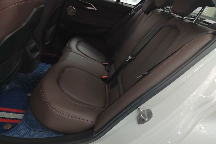 宝马1系 2021款 120i M运动曜夜版中控内饰21