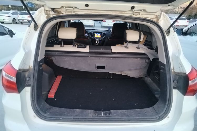 长安CS35 2017款 1.6L 手动豪华型机舱底盘23