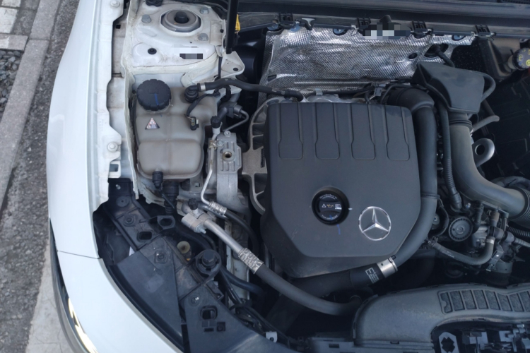 奔驰CLA 2021款 CLA 200机舱底盘25