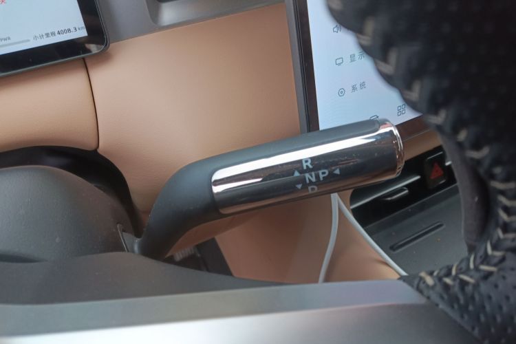 蓝电E5 PLUS 2025款 165km 长续航版PLUS 7座中控内饰18