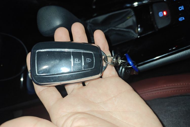 丰田 奕泽IZOA 2020款 2.0L 奕享版中控内饰11