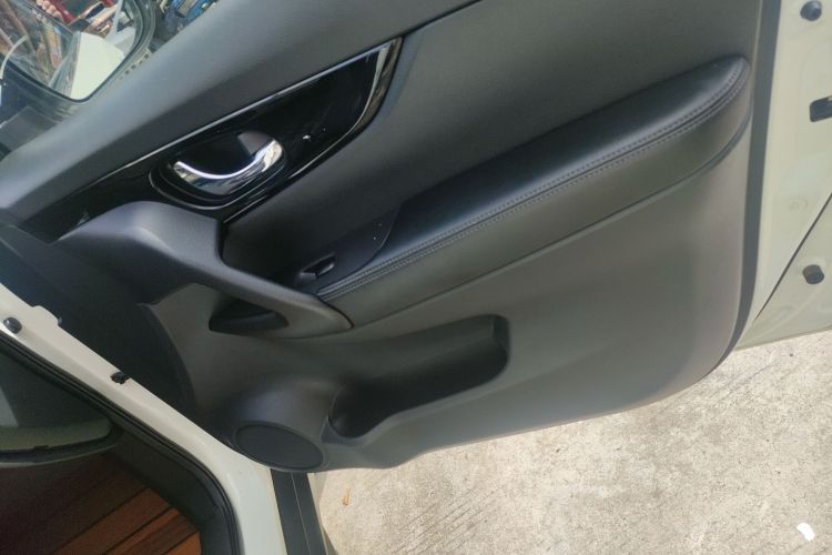 日产 奇骏 2019款 2.0L CVT智联舒适版 2WD中控内饰42