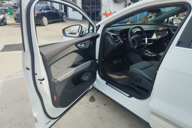 奥迪Q4 e-tron 2023款 40 e-tron 创境版中控内饰7003