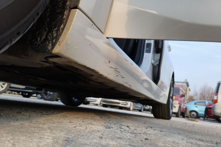 宝马1系 2020款 120i 时尚型局部细节9002