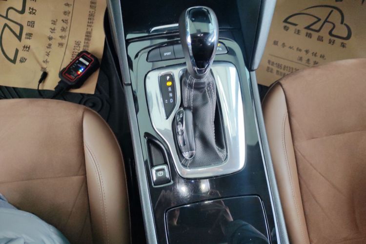 别克 君威 2017款 20T 豪华型中控内饰18