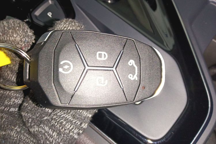 领克02 2021款 2.0TD 自动两驱耀 冠军版中控内饰11