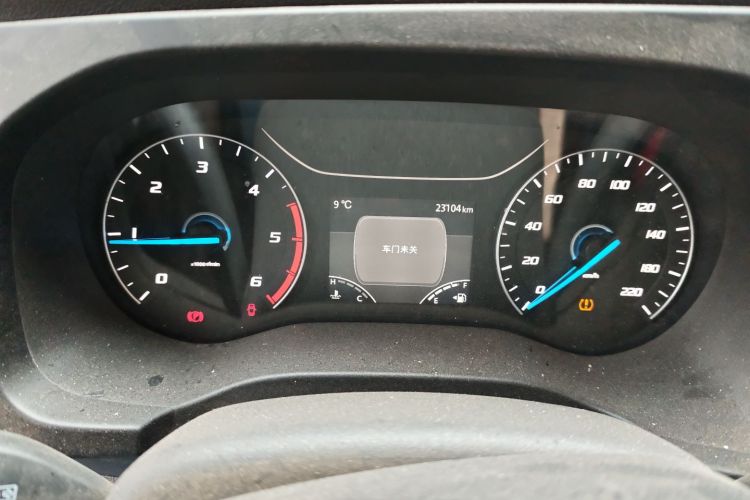 江铃福顺 2023款 2.0T 手动短轴中顶商运型多功能乘用车5座中控内饰14