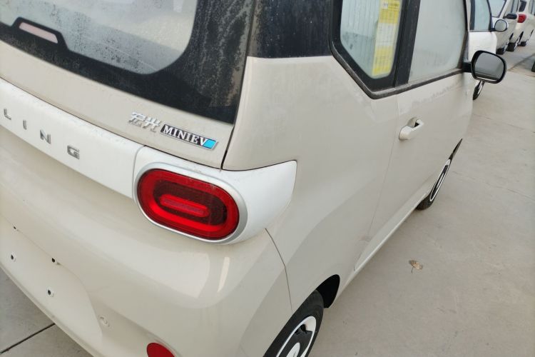 五菱汽车 宏光MINIEV 2024款 第三代 215km 青春版车身外观9