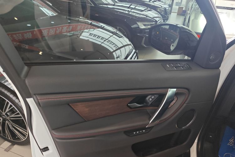 路虎 发现运动版 2020款 249PS R-Dynamic 性能科技版 7座中控内饰47