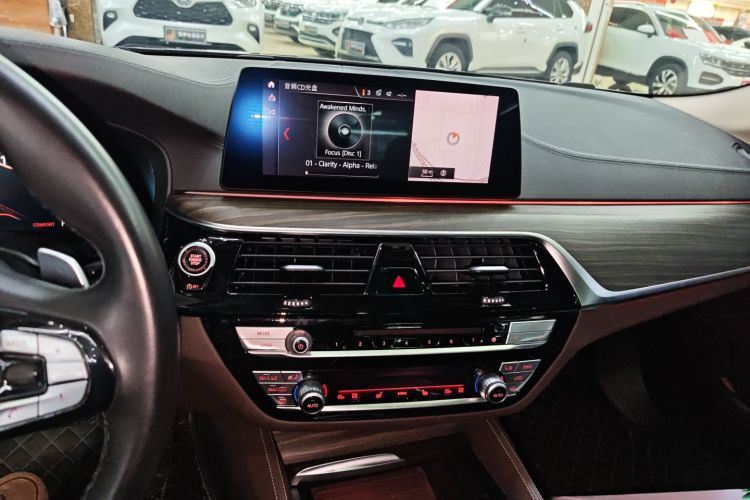 宝马5系 2019款 改款 530Li 尊享型 豪华套装中控内饰16