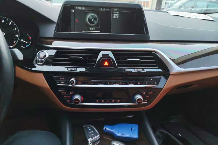宝马5系 2018款 528Li 上市特别版中控内饰16